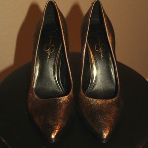 Jessica Simpson, gold high heel pump